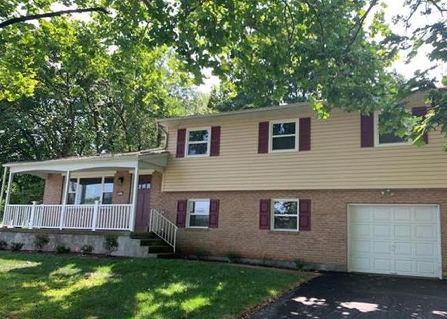 Lawrence Dr, Emmaus, PA 18049, Foreclosure 190,000 4BD / 3BH