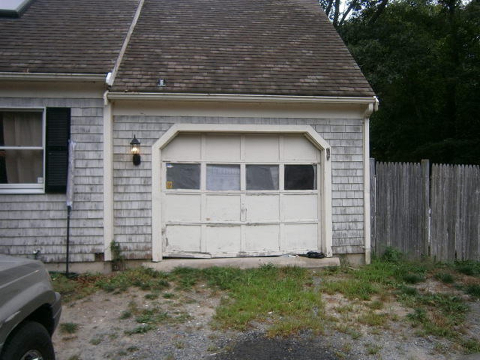 Strawberry Hill Rd, Centerville, MA 02632, Foreclosure 226,900 3BD