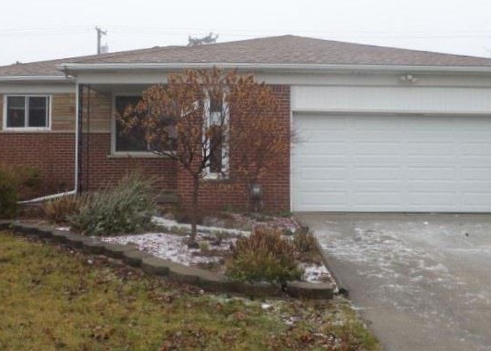 Los Olas Dr, Warren, MI 48093, Foreclosure 196,358 3BD / 2BH