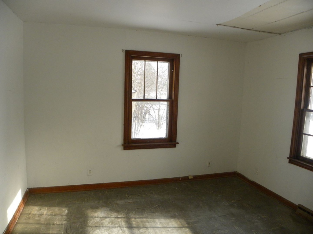 W Paddock Ave, Waukegan, IL 60087, Foreclosure 54,900 3BD / 1BH