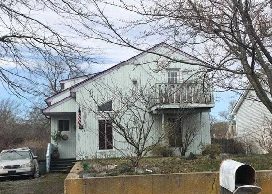 Lombardy Dr, Shirley, NY 11967, Foreclosure 312,000 3BD / 2BH