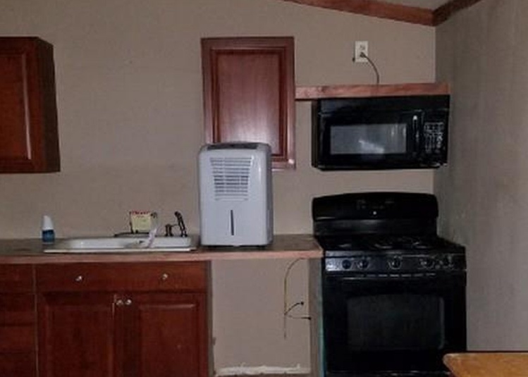 3rd Ave, Mays Landing, NJ 08330, Foreclosure Call 2BD / 1BH