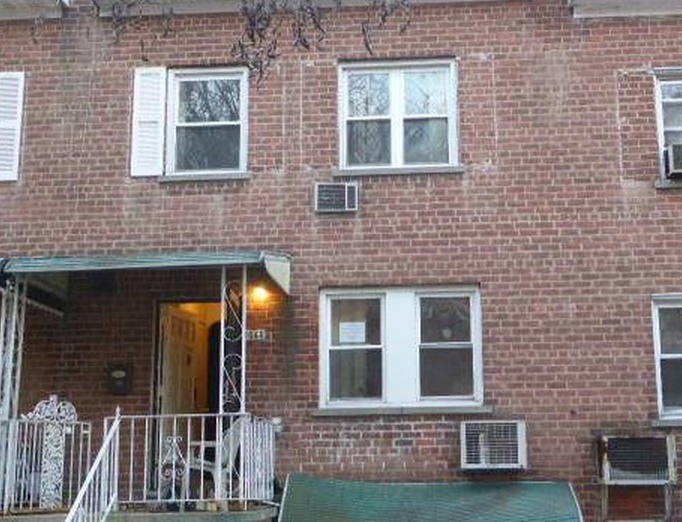 Yates Ave, Bronx, NY 10469, Foreclosure 320,000 3BD / 2BH