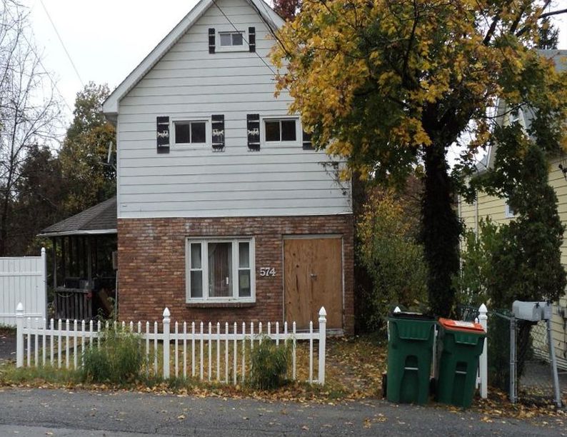 Washington Ave, Beacon, NY 12508, Foreclosure 131,250 4BD / 1BH