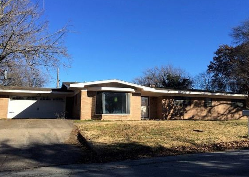 Sessions St, Bowie, TX 76230, Foreclosure 139,900 4BD / 2BH