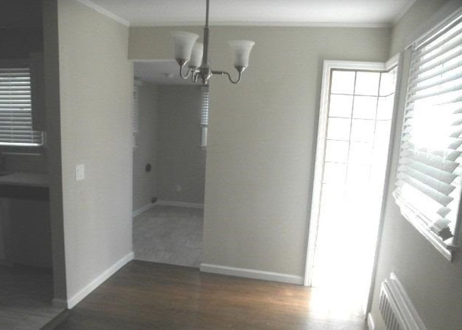 Cedar Ave, Patchogue, NY 11772, Foreclosure 379,900 3BD / 1BH