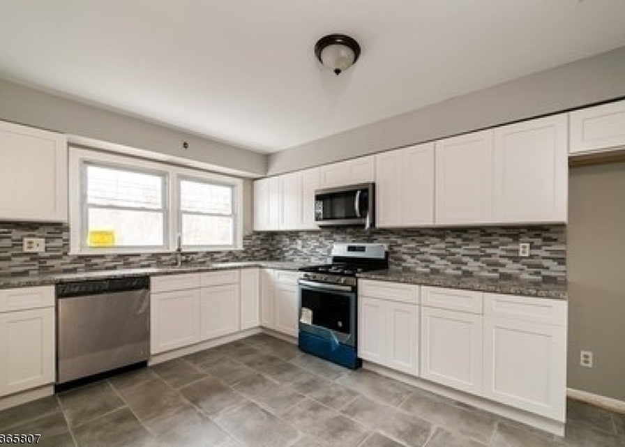 Passaic Ave, Caldwell, NJ 07006, Foreclosure 211,918 4BD / 2BH