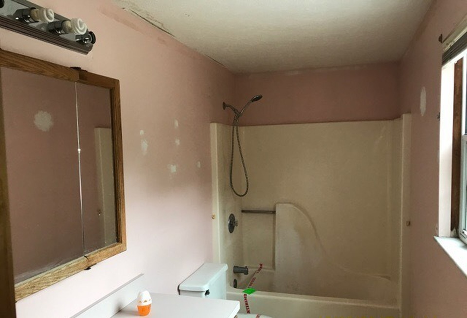 Grove Ave, Mentor, OH 44060, Foreclosure 82,000 3BD / 2BH