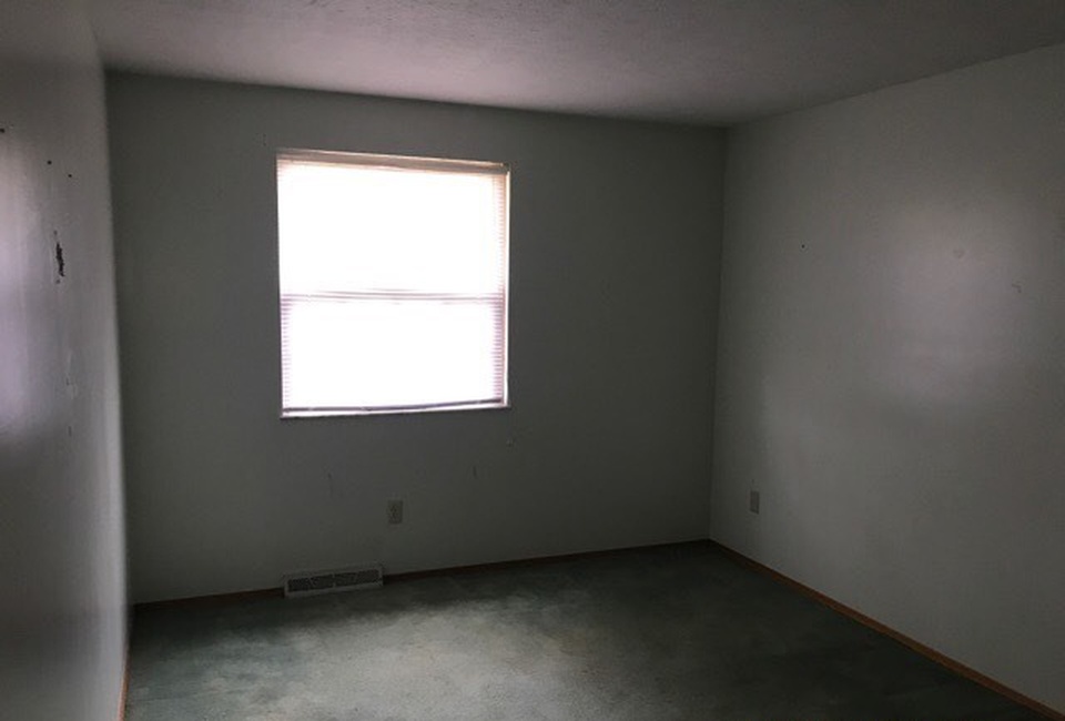 Grove Ave, Mentor, OH 44060, Foreclosure 82,000 3BD / 2BH