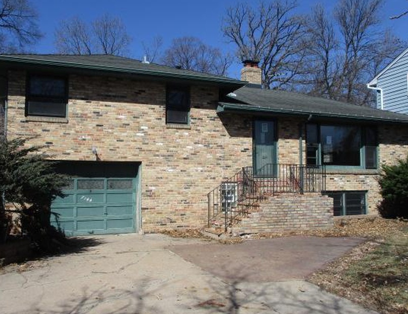 Lake Shore Dr S, Minneapolis, MN 55423, Foreclosure 258,000 3BD
