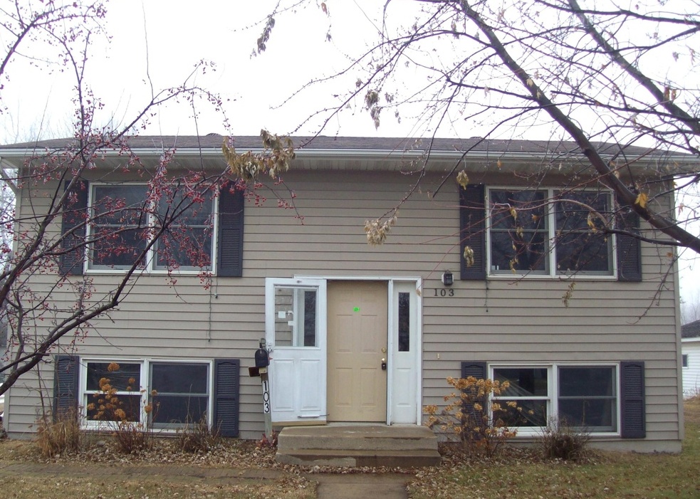 8th St Nw, Watertown, SD 57201, Foreclosure 145,000 4BD / 2BH
