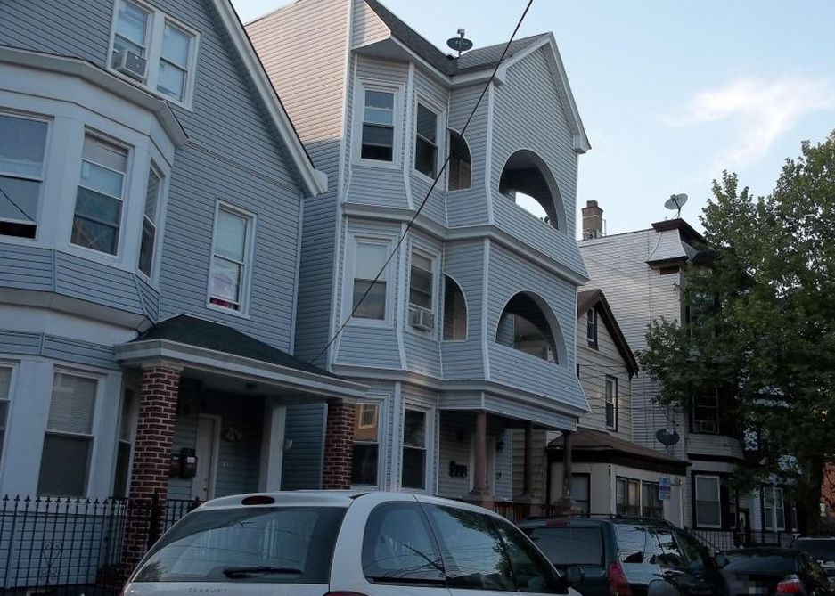 Alexander St, Newark, NJ 07106, Foreclosure 236,000 11BD / 5BH