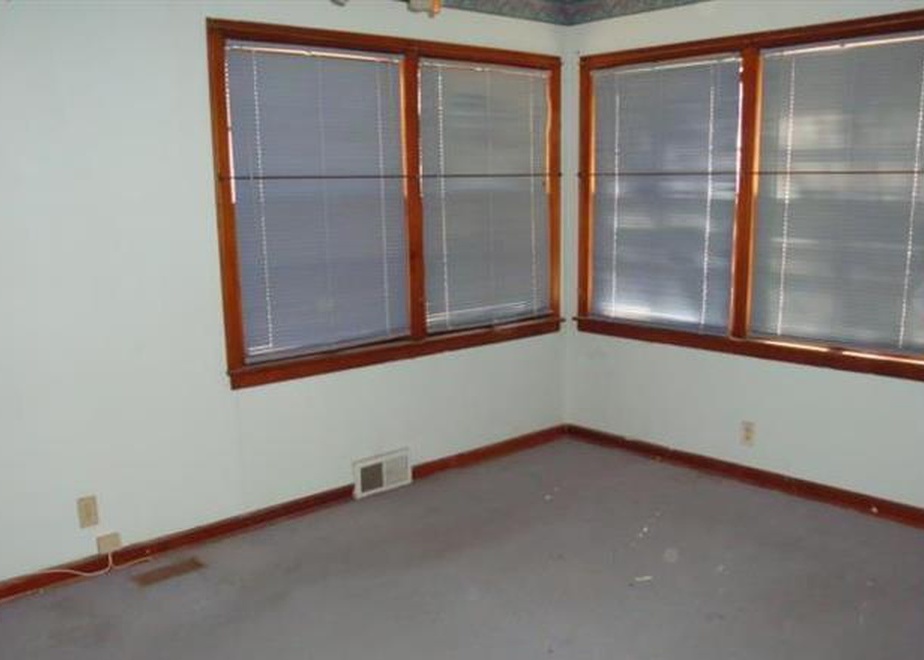N 67th St, Kansas City, KS 66104, Foreclosure 65,000 3BD / 1BH