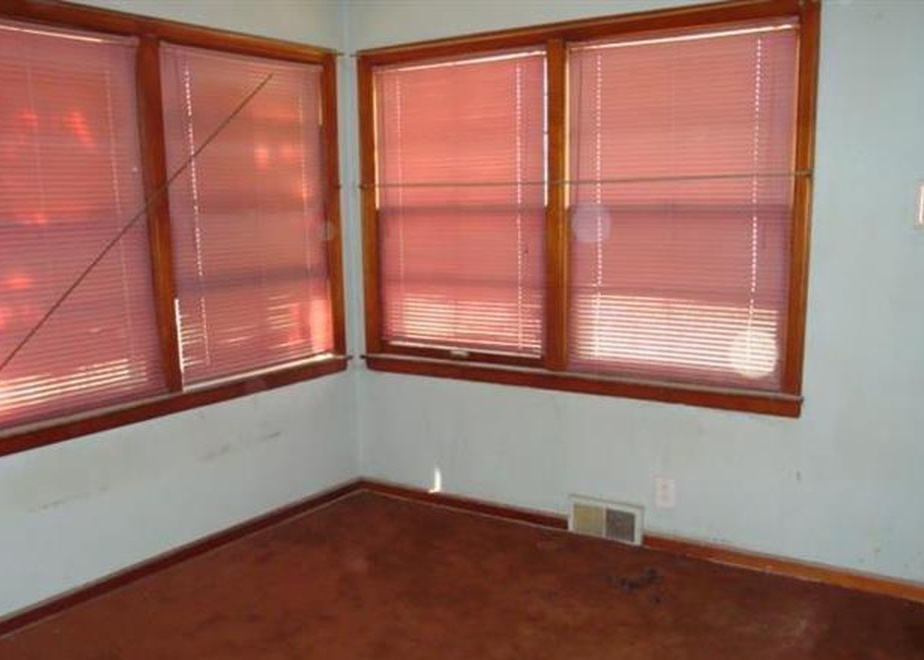 N 67th St, Kansas City, KS 66104, Foreclosure 65,000 3BD / 1BH