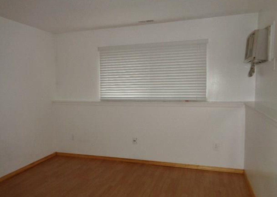 Darling St Apt M, Southington, CT 06489, Foreclosure 63,000 2BD