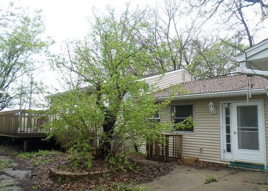 S Hackett Rd, Waterloo, IA 50701, Foreclosure 98,000 3BD / 2BH