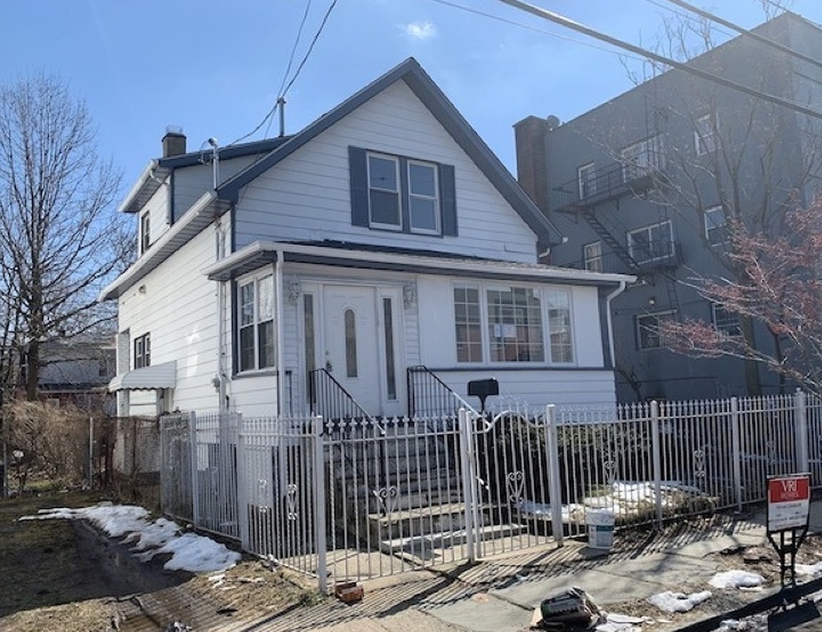 Brookdale Ave, Newark, NJ 07106, Foreclosure 167,500 3BD / 1.5BH