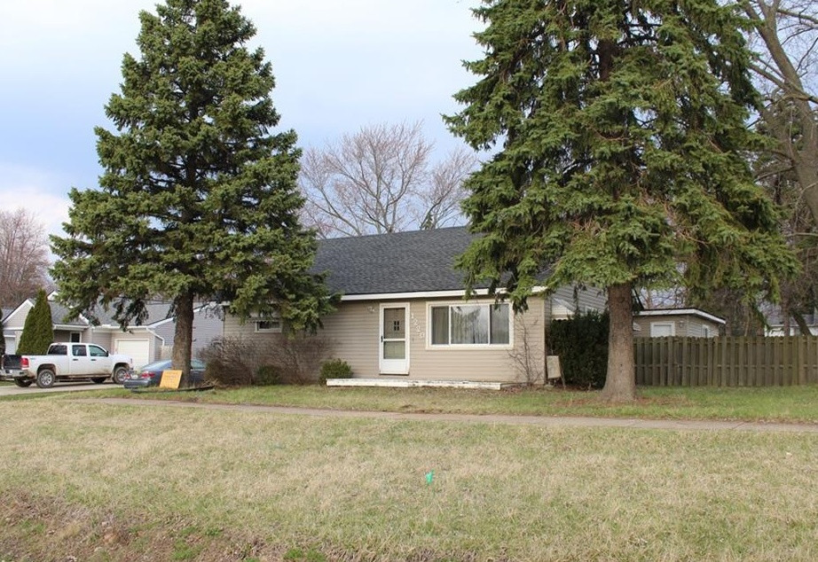 Scott Lake Rd, Waterford, MI 48328, Foreclosure 165,000 3BD / 2BH