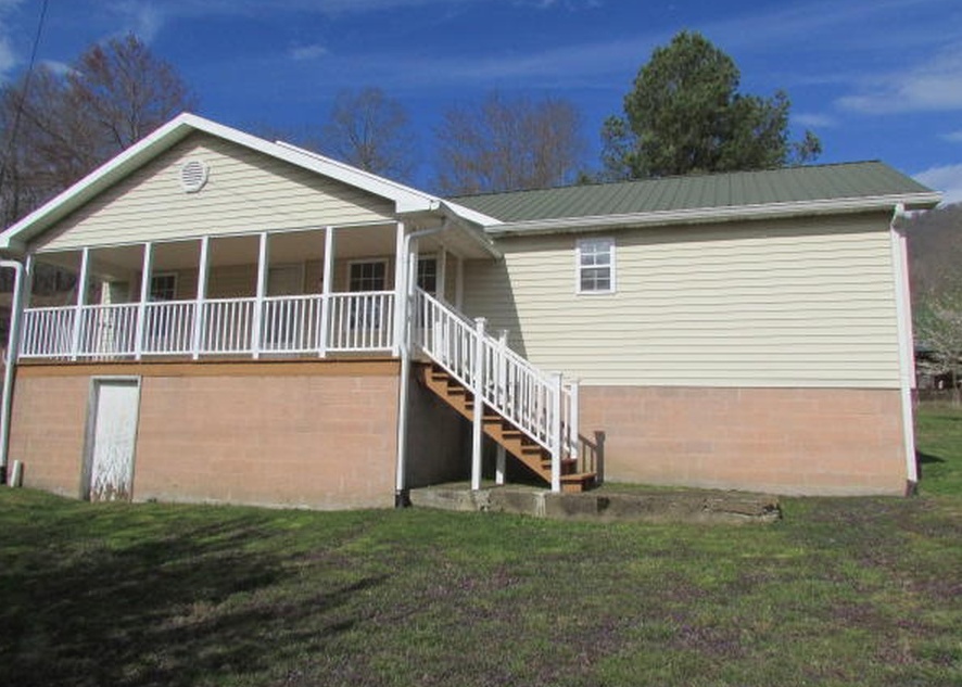 Petros Hwy, Oliver Springs, Tn 37840, Foreclosure - $48,000 - 3bd   2bh 