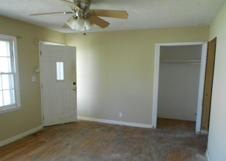 Cleveland Ave, Kansas City, KS 66104, Foreclosure 71,000 3BD / 1BH