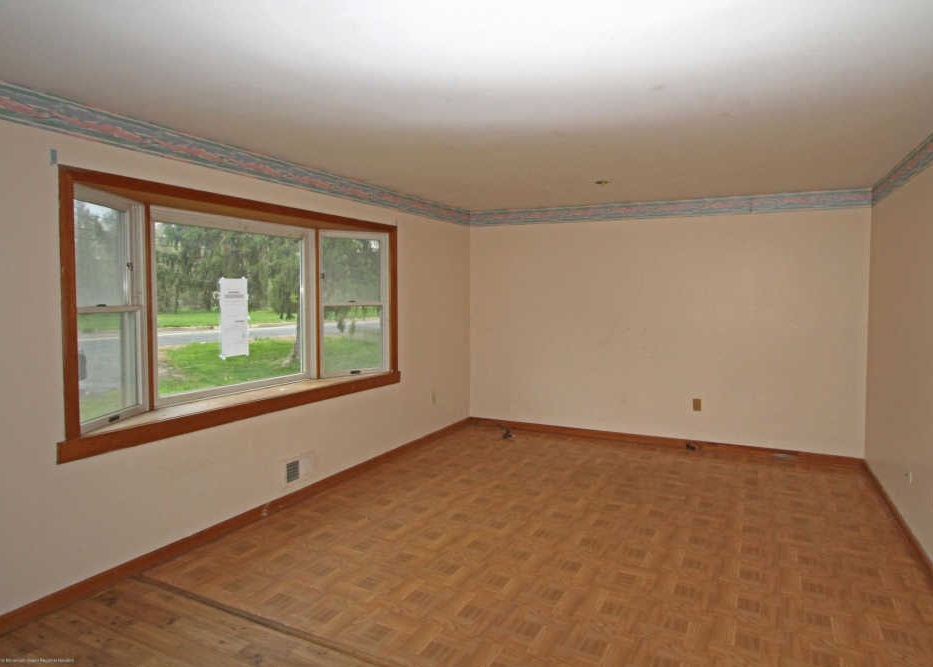 Dutch Lane Rd, Marlboro, NJ 07746, Foreclosure 244,900 3BD / 1.5BH