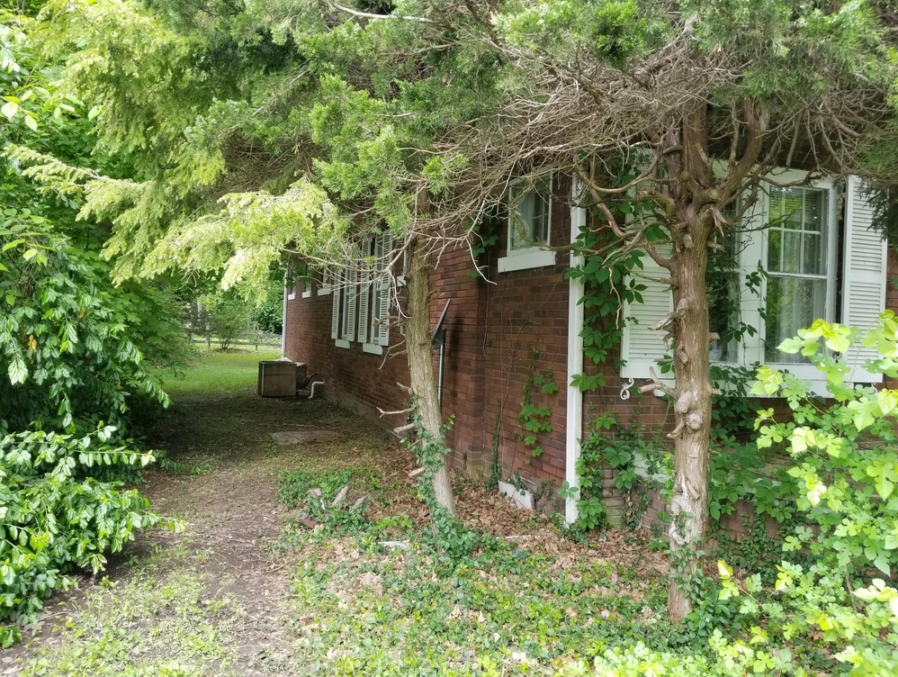 S Main St, Benton, IL 62812, Foreclosure 37,900 2BD / 1BH