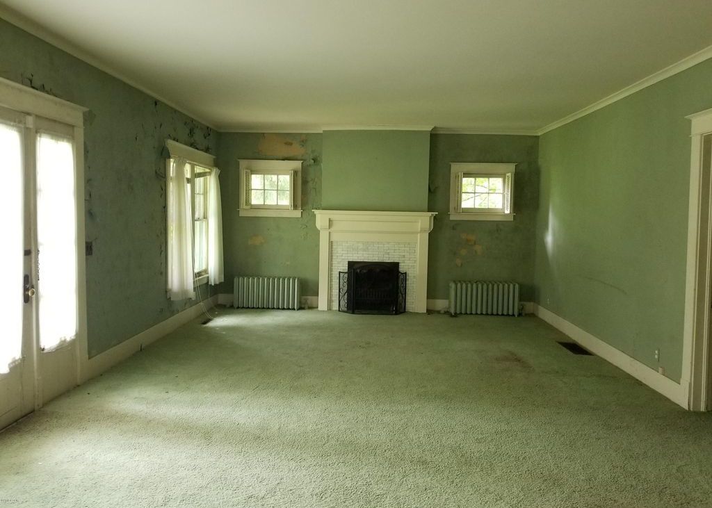 S Main St, Benton, IL 62812, Foreclosure 37,900 2BD / 1BH