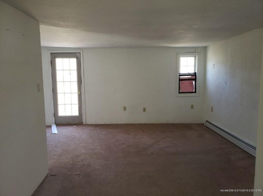 Franklin Ave, Houlton, ME 04730, Foreclosure 49,900 3BD / 2BH