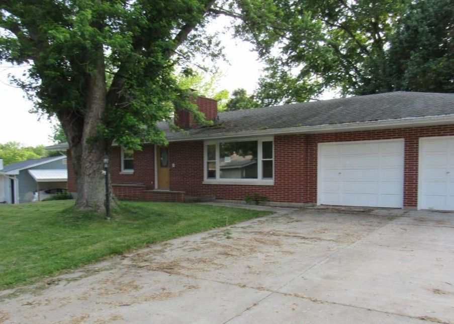 Sunnybrook Dr W, Quincy, IL 62301, Foreclosure 101,000 3BD / 3BH