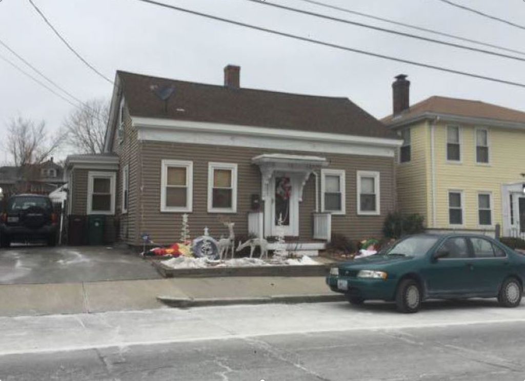 Park Ave, Woonsocket, RI 02895, Foreclosure 120,270 4BD / 1BH