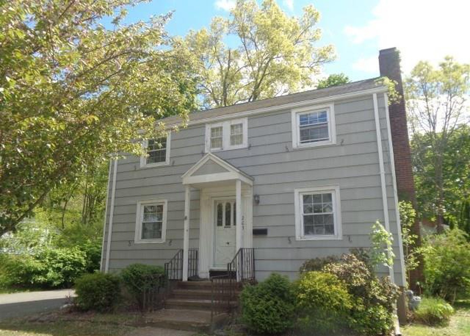 Wayland St, North Haven, CT 06473, Foreclosure 174,900 3BD / 2BH