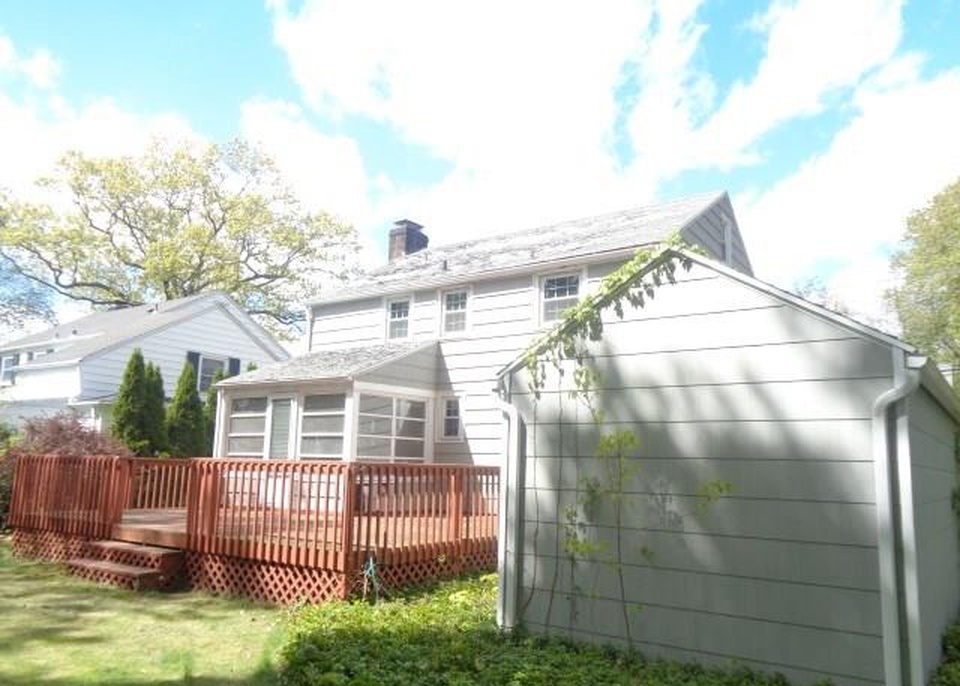 Wayland St, North Haven, CT 06473, Foreclosure 174,900 3BD / 2BH