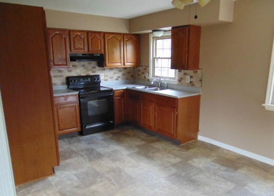 Idlewood Ln, Louisville, KY 40291, Foreclosure 125,000 3BD / 1.5BH