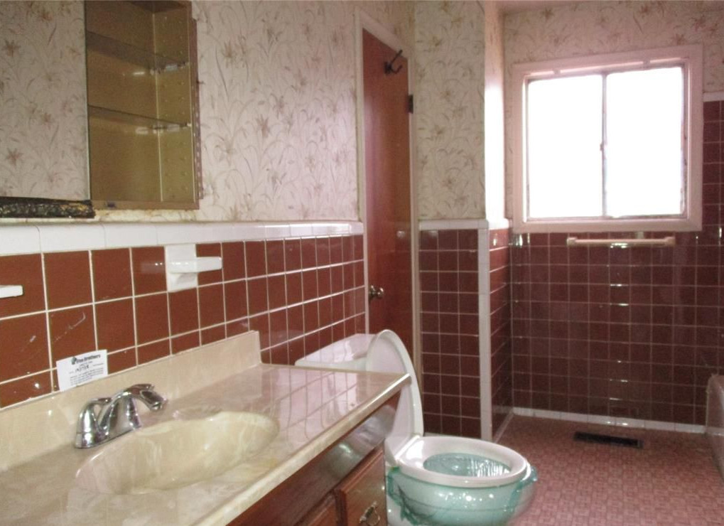 Monroe St, Dearborn Heights, MI 48125, Foreclosure 75,000 3BD