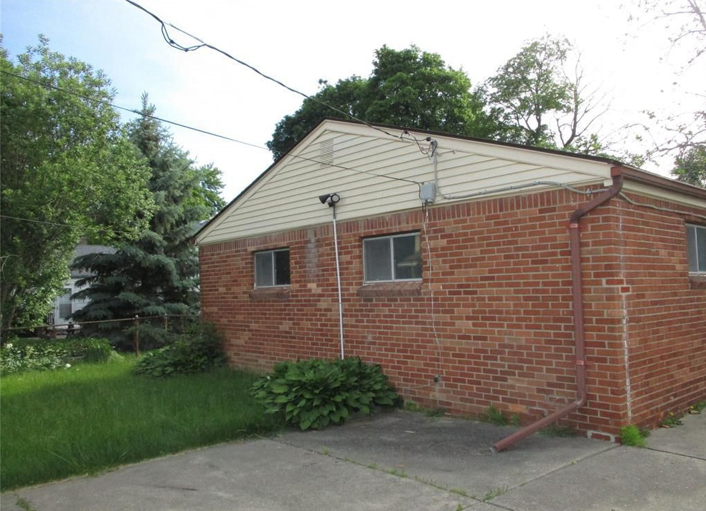 Monroe St, Dearborn Heights, MI 48125, Foreclosure 75,000 3BD