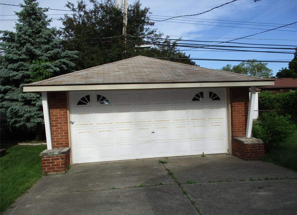 Monroe St, Dearborn Heights, MI 48125, Foreclosure 75,000 3BD