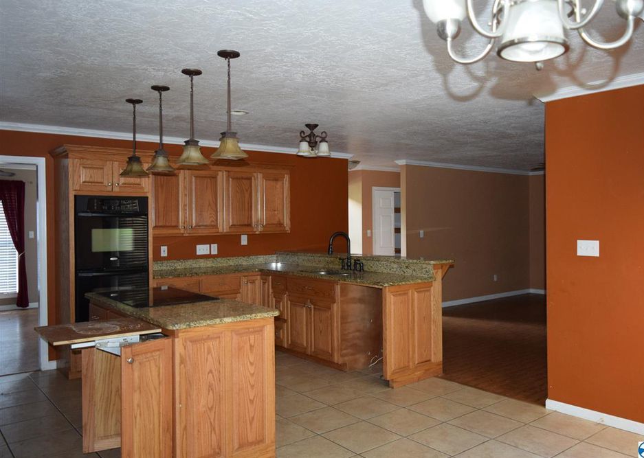 Julie St, Gadsden, AL 35907, Foreclosure 269,900 5BD / 5BH