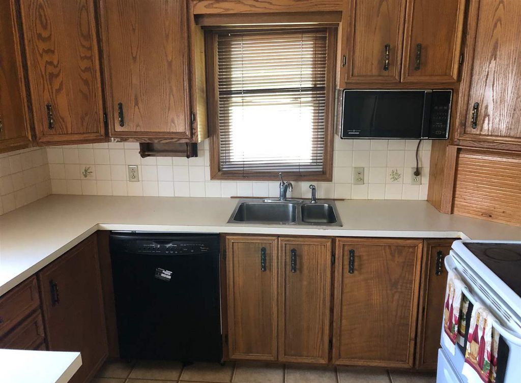 Bond Cir, Dodge City, KS 67801, Foreclosure 114,400 3BD / 1BH Foreclosure Listing 29391443