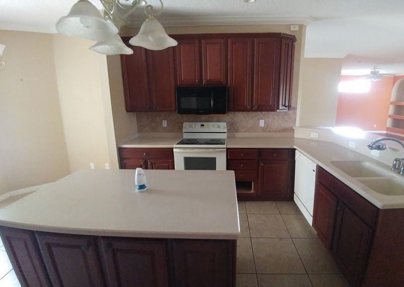 Sw 63rd Loop, Ocala, FL 34474, Foreclosure 212,000 4BD / 3BH