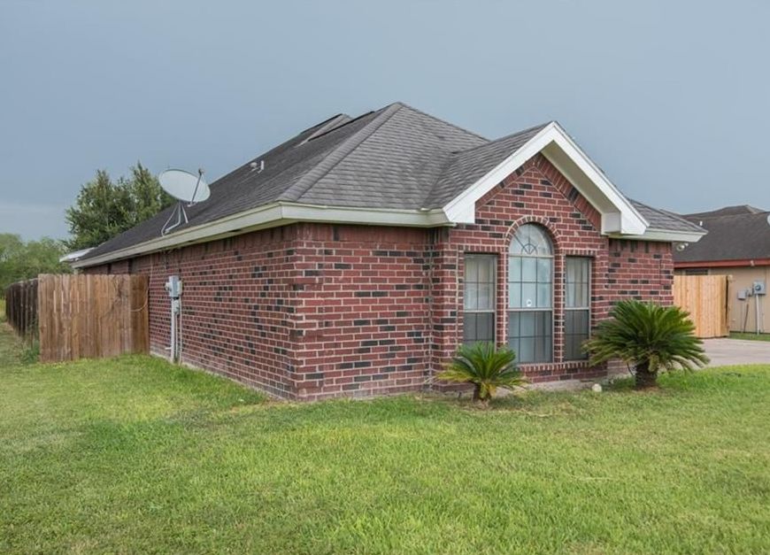 Glasscock, Edinburg, TX 78541, Foreclosure 155,000 3BD / 3BH