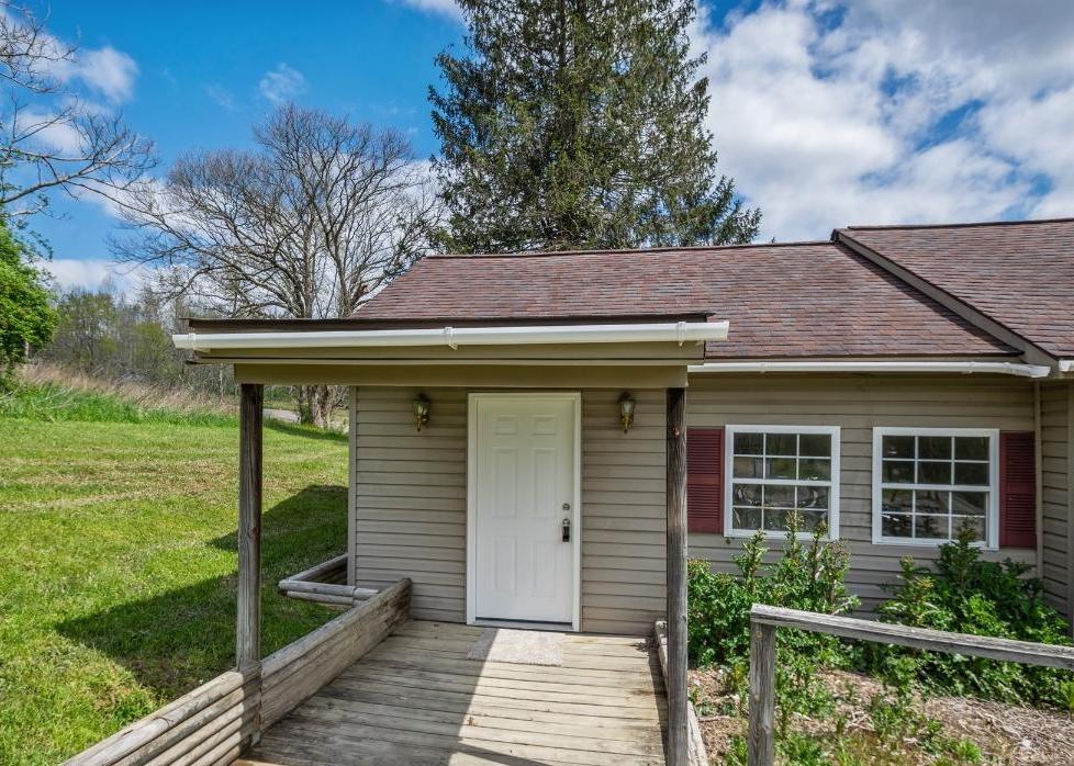 Coal River Rd, Glen Daniel, WV 25844, Foreclosure 137,800 2BD / 1