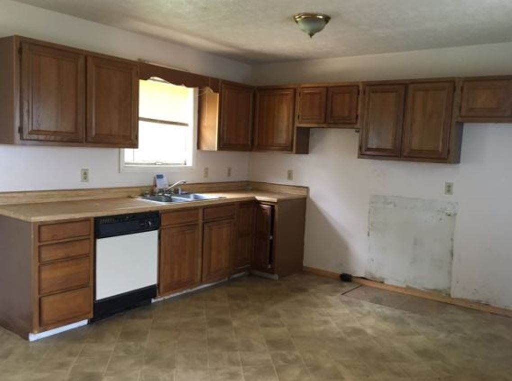 Bluegrass Dr, Scottsville, KY 42164, Foreclosure 66,000 3BD / 2BH