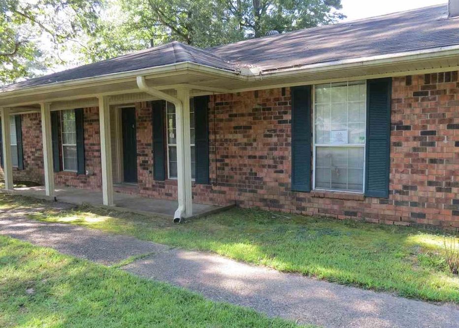 Pinewood Cv, Pine Bluff, AR 71603, Foreclosure 94,000 3BD / 2BH