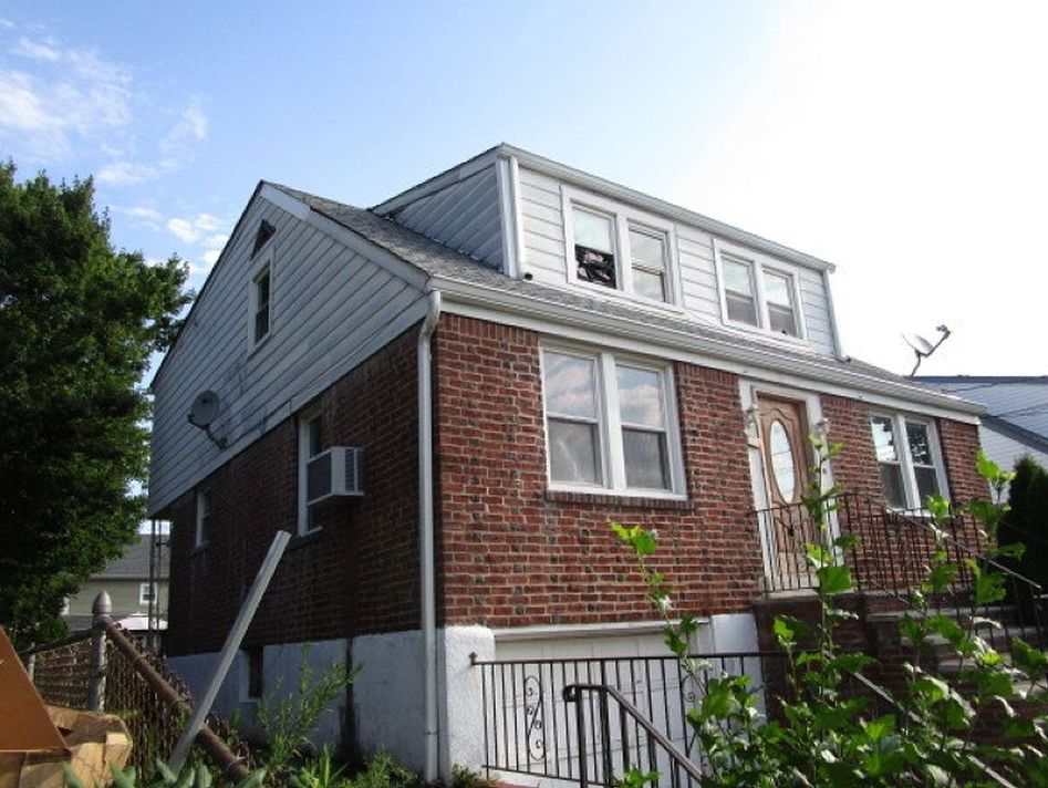 W 4th St, Clifton, NJ 07011, Foreclosure 237,500 4BD / 2BH