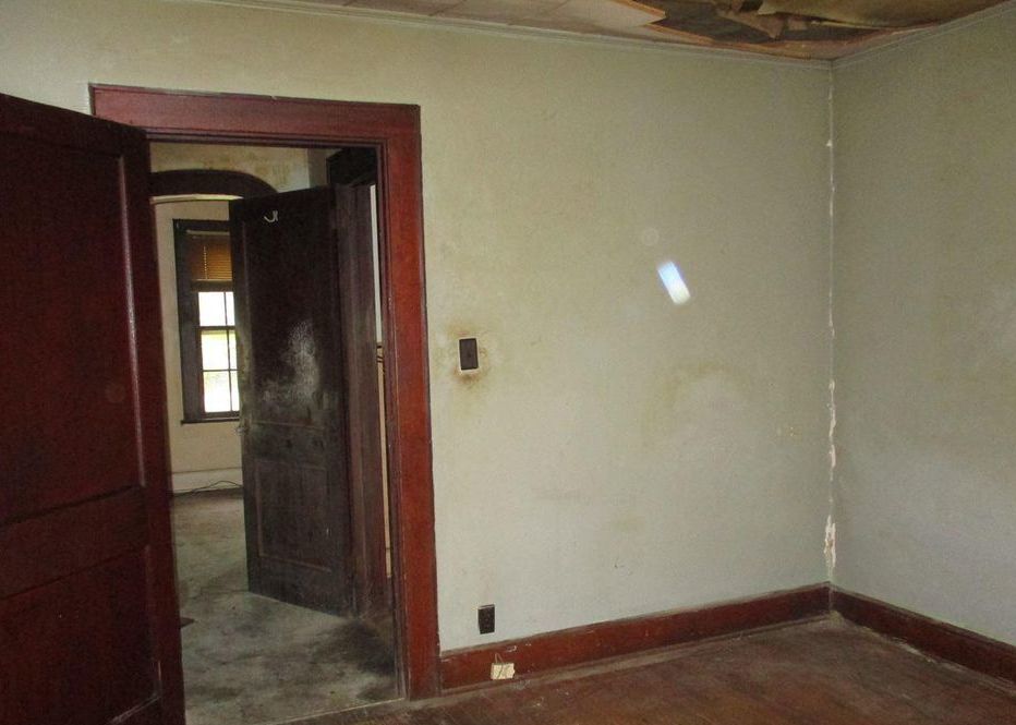 E Elm St, Graham, NC 27253, Foreclosure 54,900 2BD / 1BH