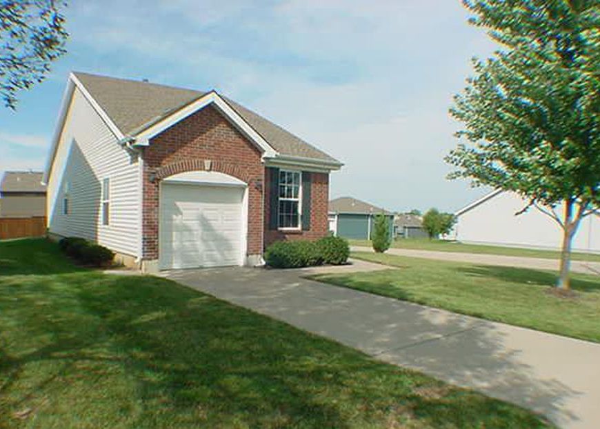 Sw Wysteria Dr, Lees Summit, MO 64082, Foreclosure 169,900 2BD