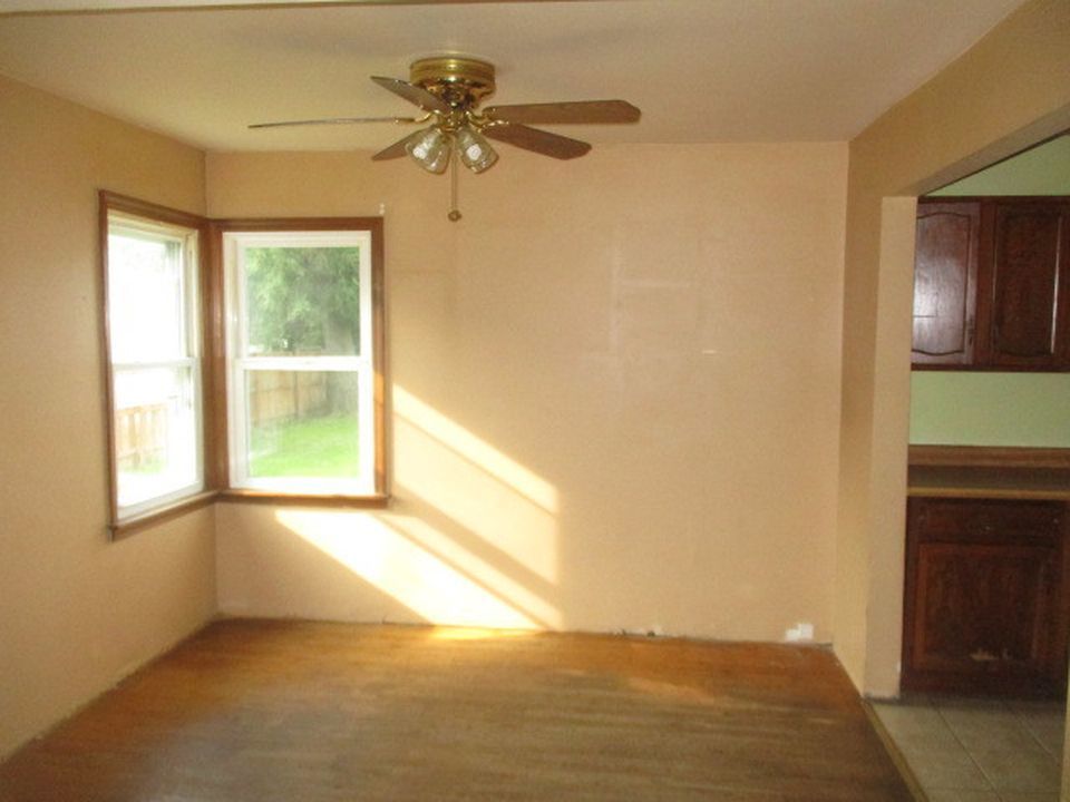 Macarthur Dr, Melrose Park, IL 60164, Foreclosure 181,000 3BD / 1BH Foreclosure Listing