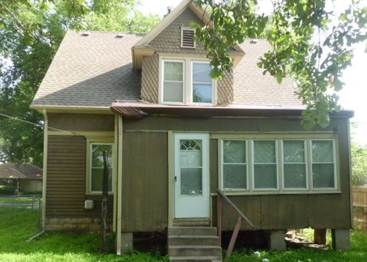W 9th St, Junction City, KS 66441, Foreclosure Call 2BD / 2BH