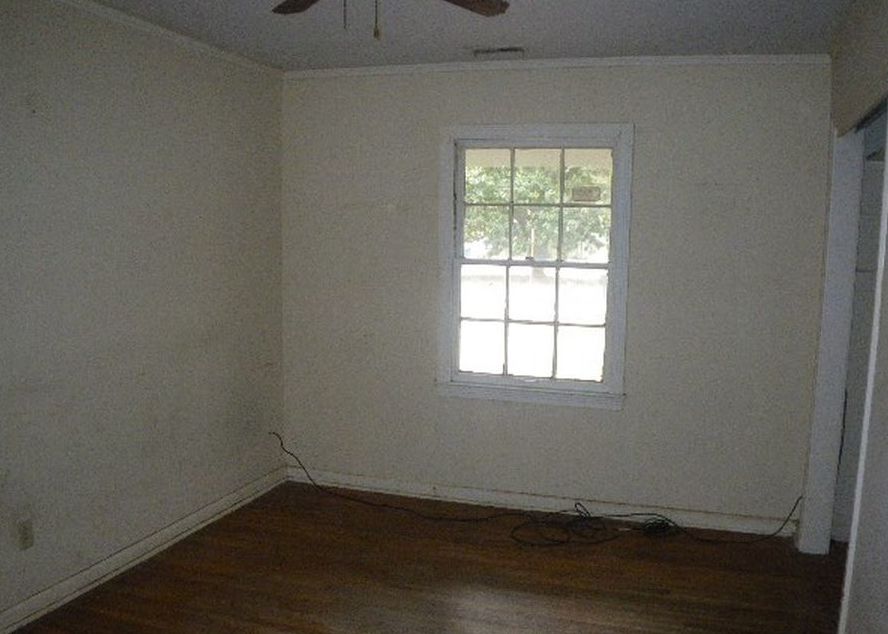 Cherry St, Clarksdale, MS 38614, Foreclosure Call 3BD / 2BH