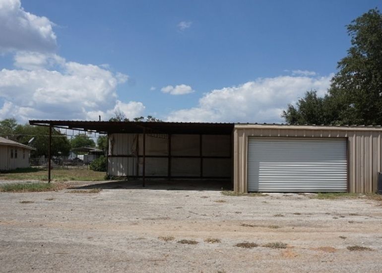 County Road 2014, Pearsall, TX 78061, Foreclosure 122,000 2BD